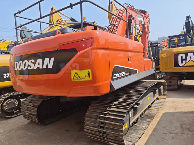 Doosan DX225LCA For Sale