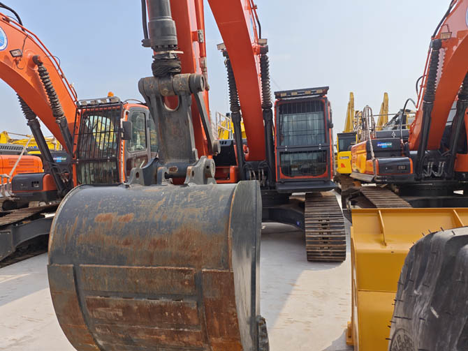 Doosan DX225 Excavator For Sale