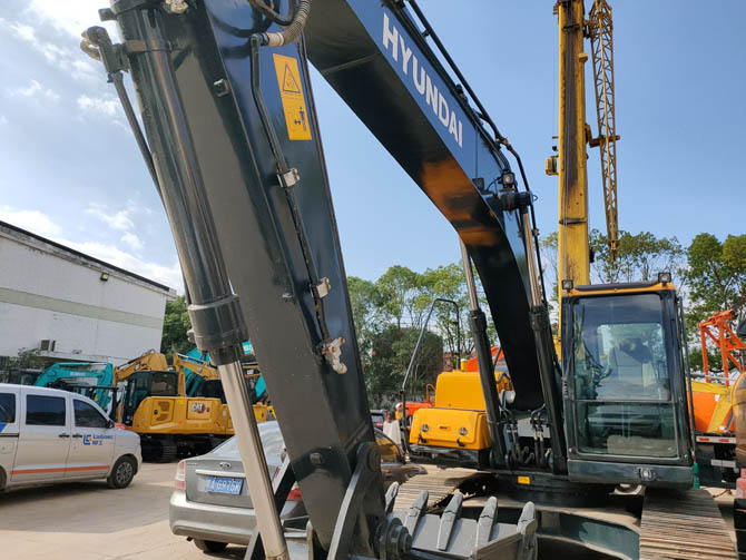 Hyundai Robex 220LC-9 For Sale